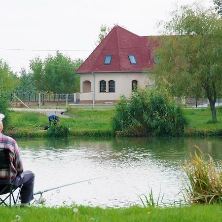 Tiszavilag Pihenohaz Hotel ทิสซาเคชเค ภายนอก รูปภาพ