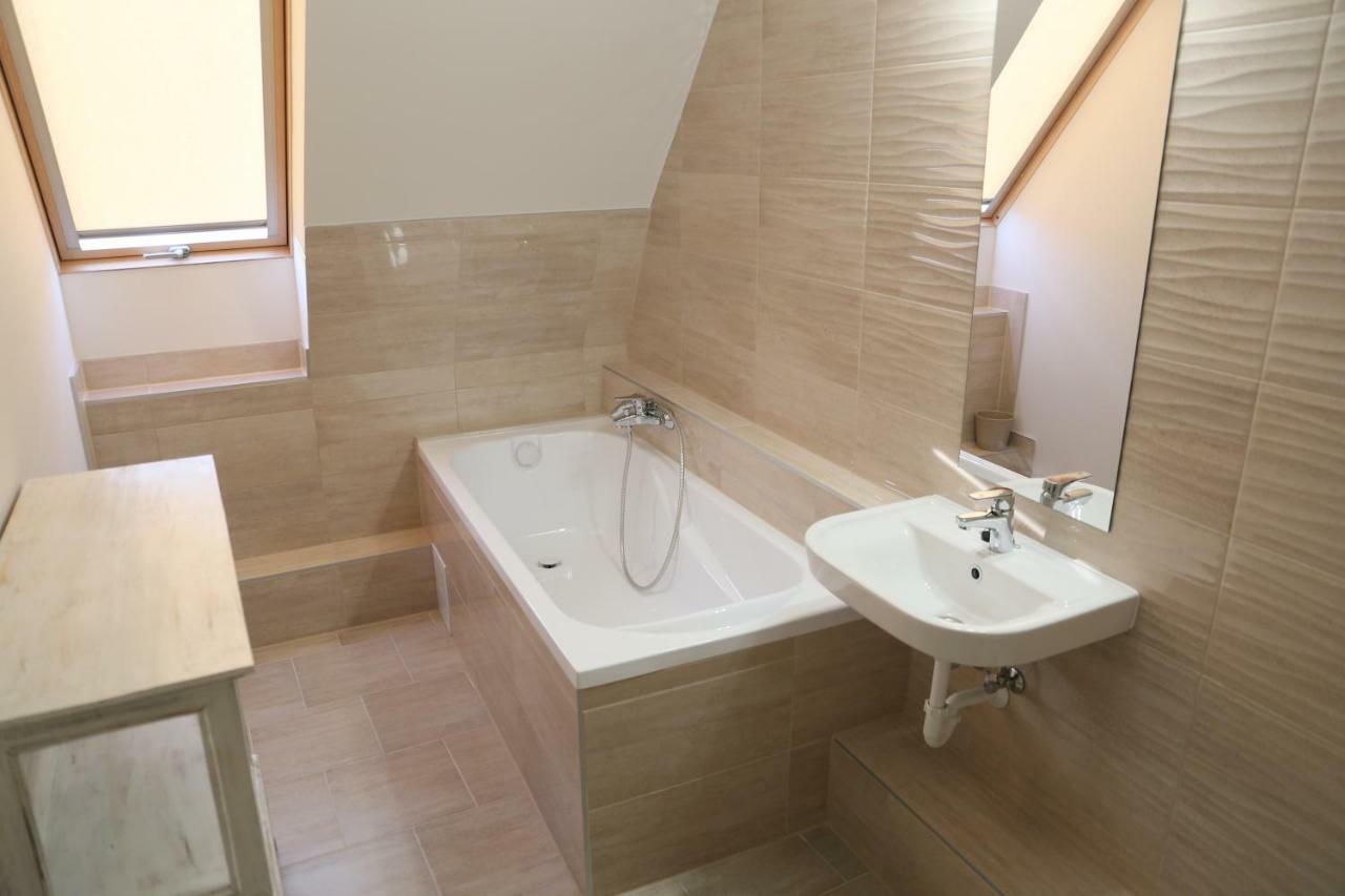 Tiszavilag Pihenohaz Hotel ทิสซาเคชเค ภายนอก รูปภาพ