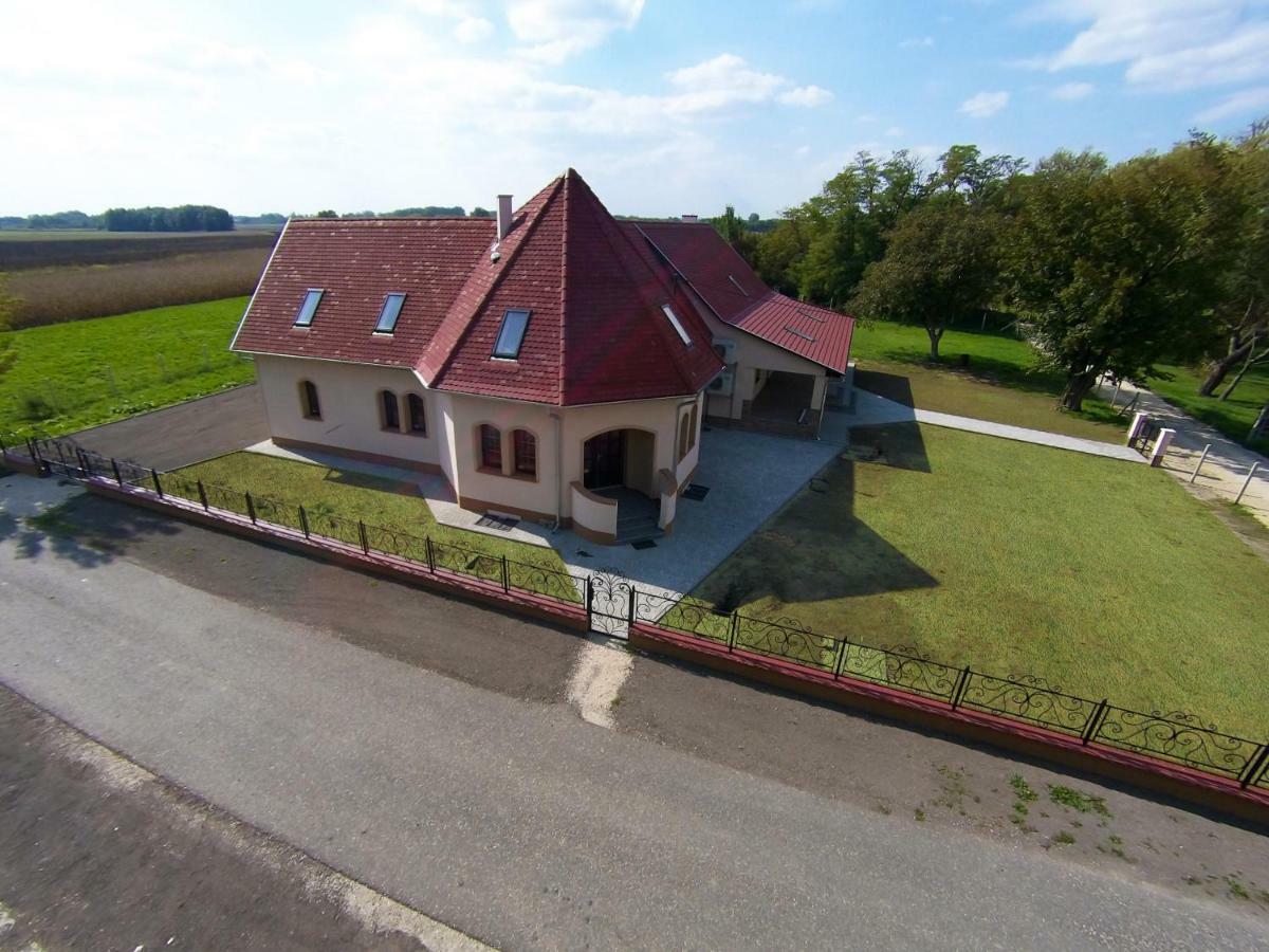 Tiszavilag Pihenohaz Hotel ทิสซาเคชเค ภายนอก รูปภาพ