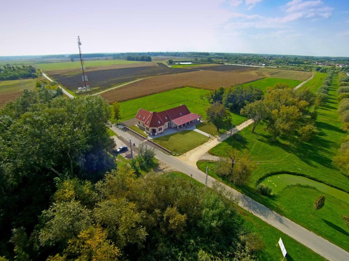 Tiszavilag Pihenohaz Hotel ทิสซาเคชเค ภายนอก รูปภาพ