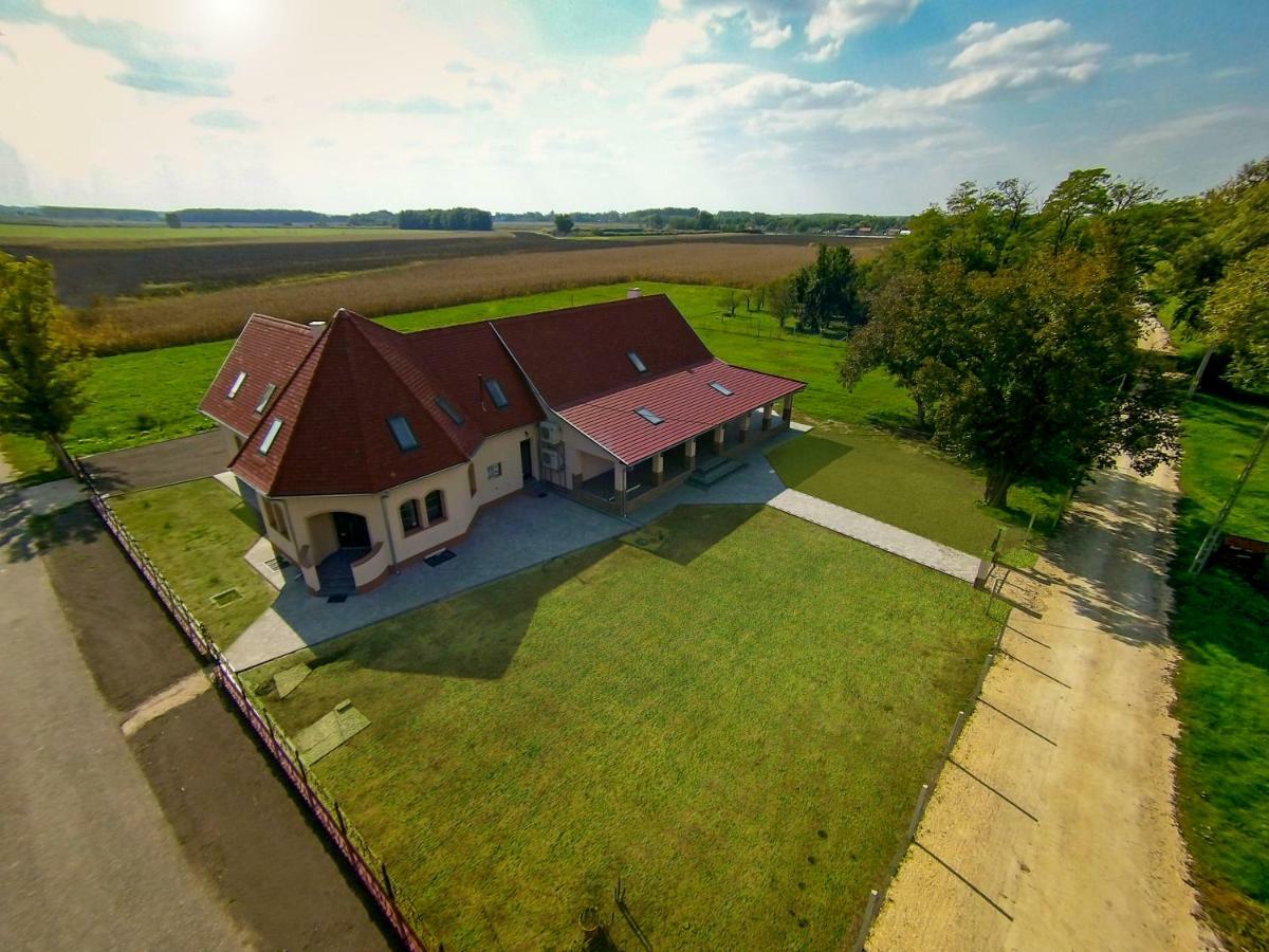 Tiszavilag Pihenohaz Hotel ทิสซาเคชเค ภายนอก รูปภาพ